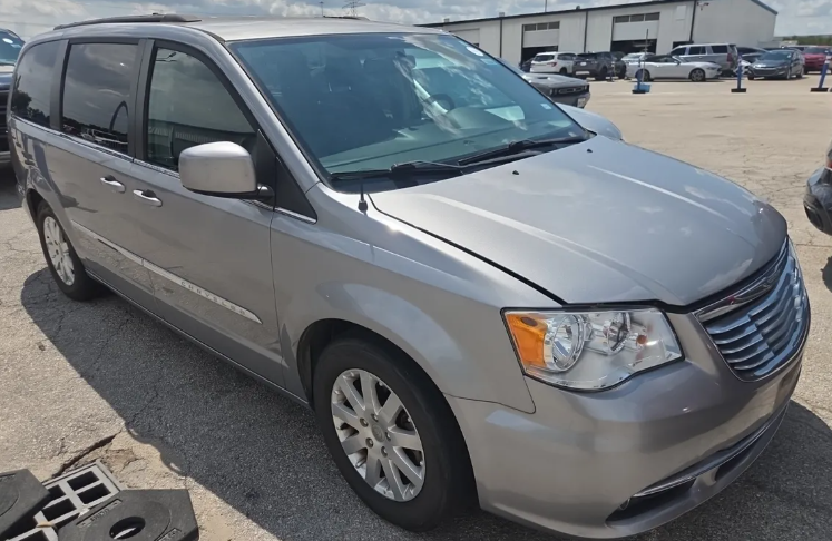 2016 Chrysler Town & Country Touring