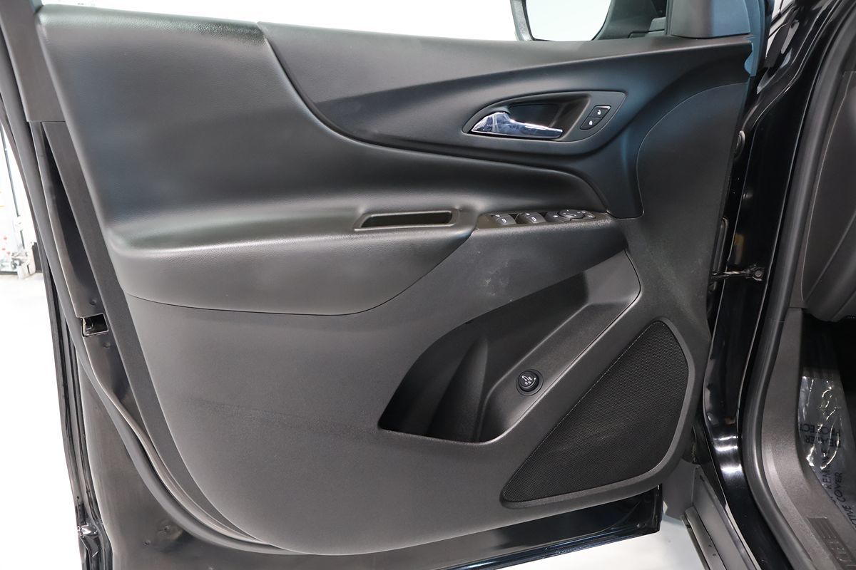 Photo 6 of this Chevrolet Equinox