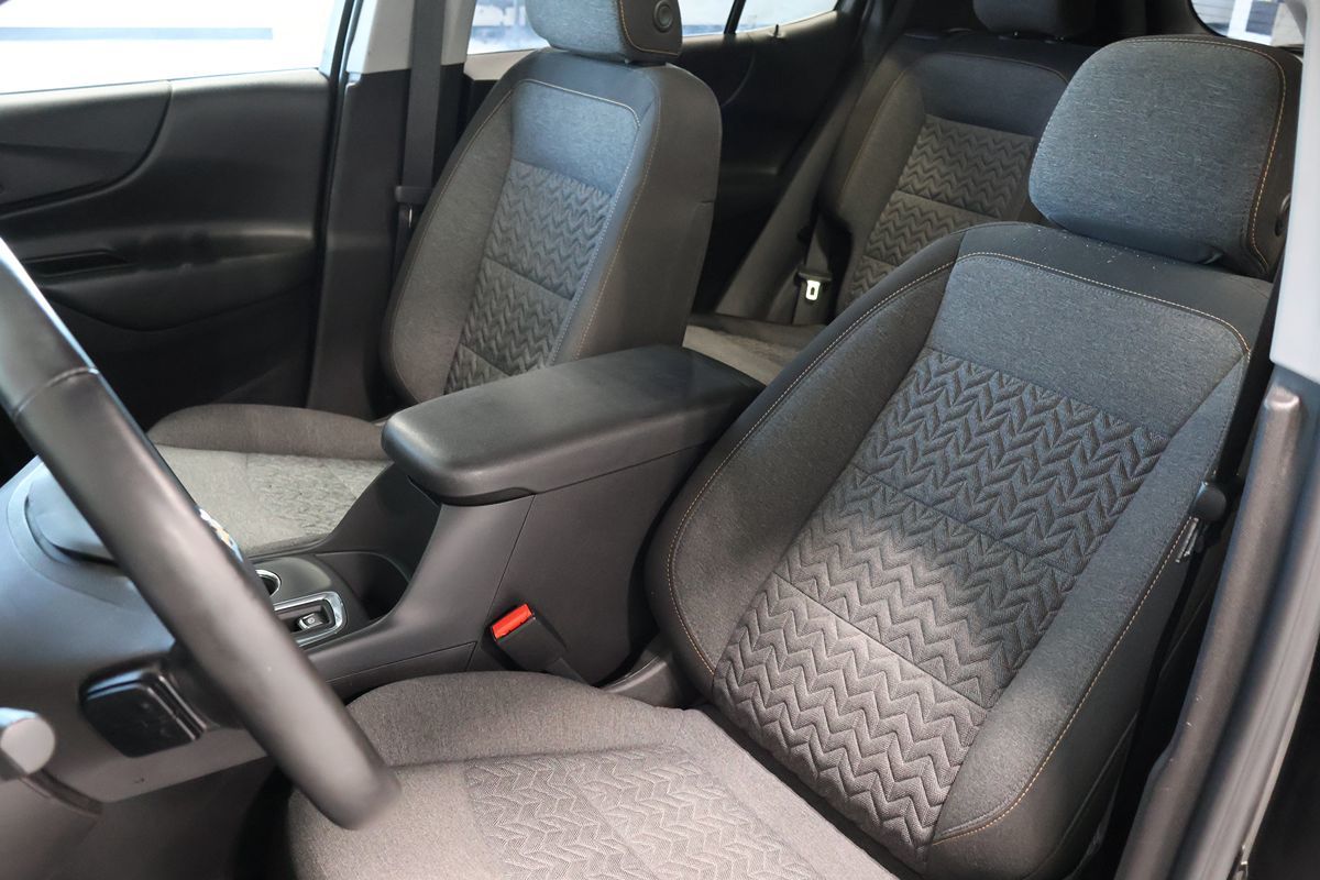 Photo 8 of this Chevrolet Equinox