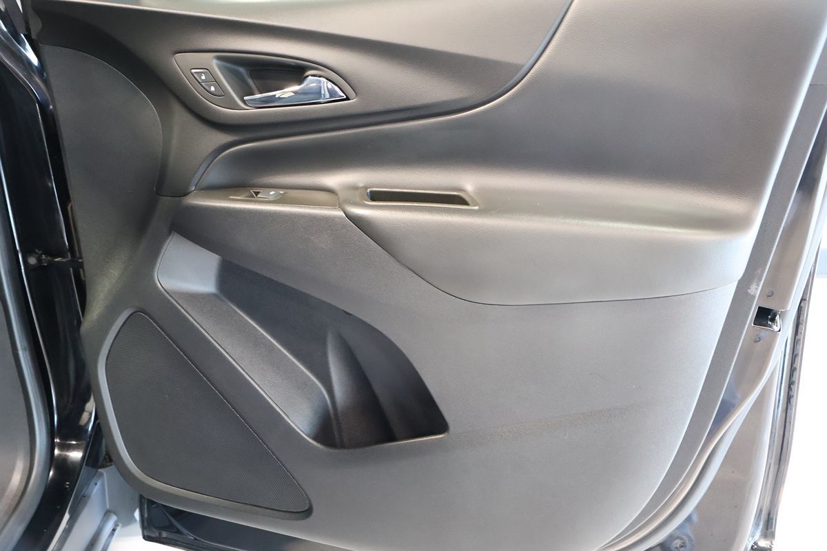 Photo 18 of this Chevrolet Equinox
