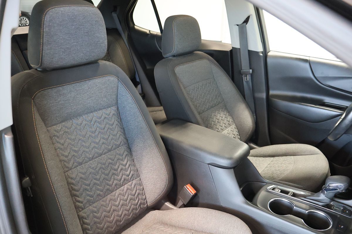 Photo 20 of this Chevrolet Equinox