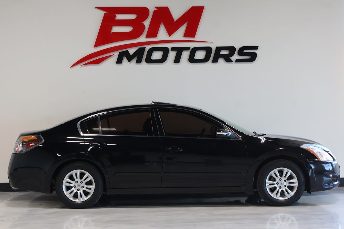 Photo 4 of this Nissan Altima