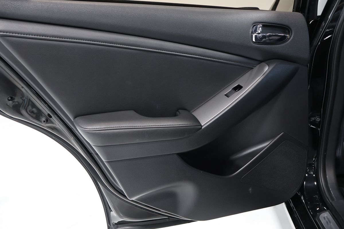 Photo 11 of this Nissan Altima