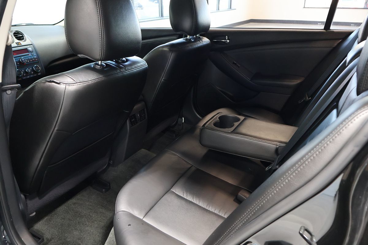 Photo 12 of this Nissan Altima