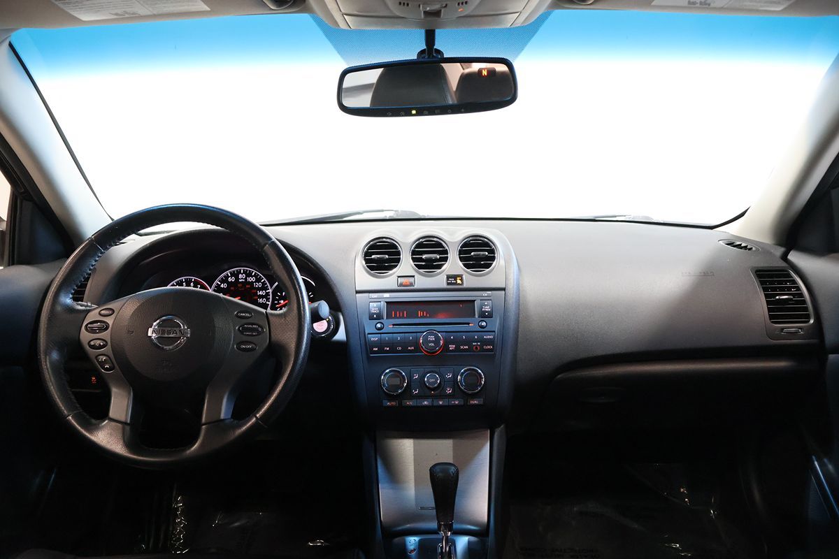Photo 14 of this Nissan Altima