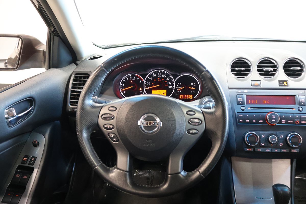 Photo 9 of this Nissan Altima