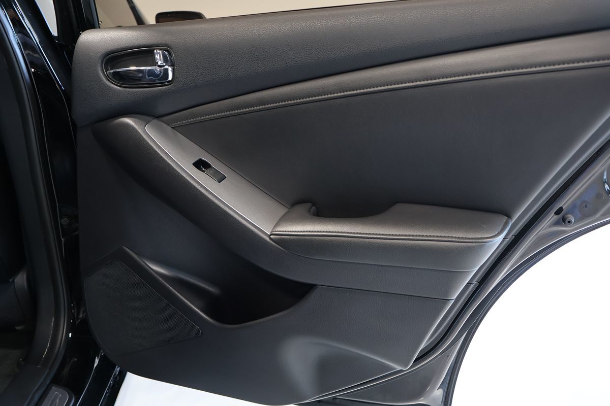 Photo 17 of this Nissan Altima