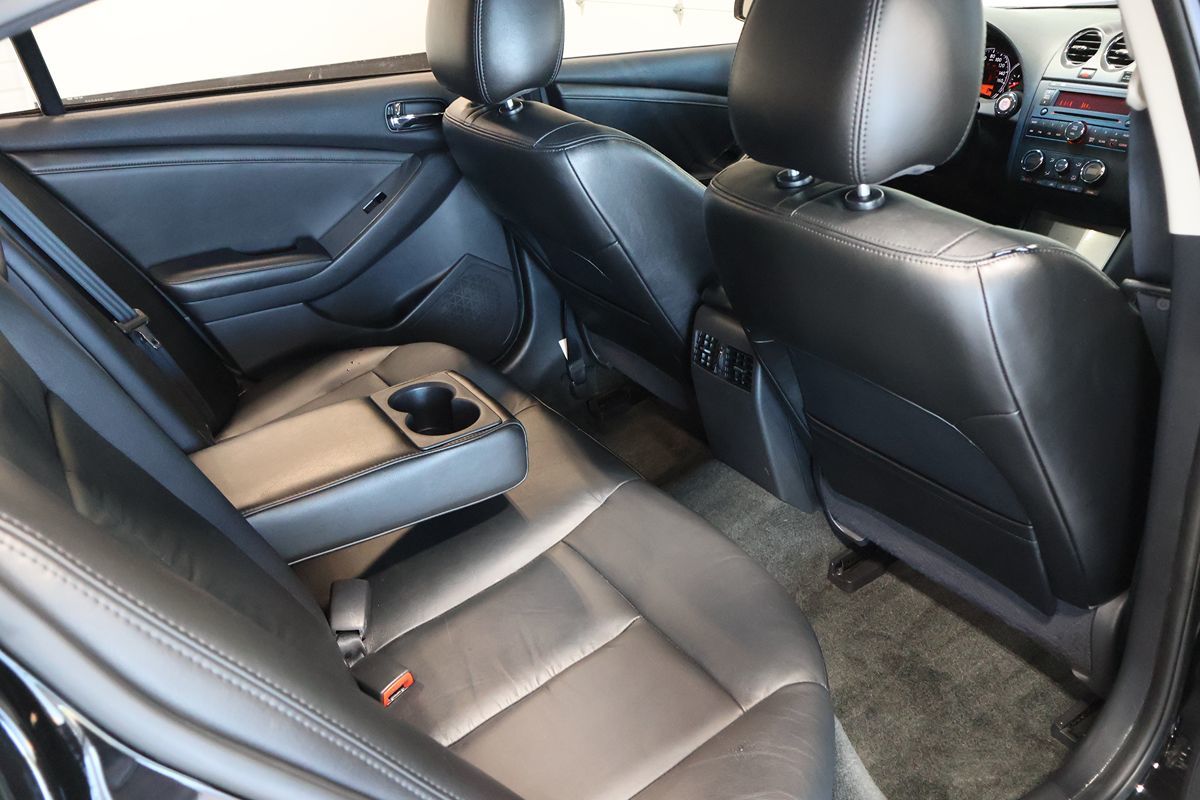 Photo 15 of this Nissan Altima
