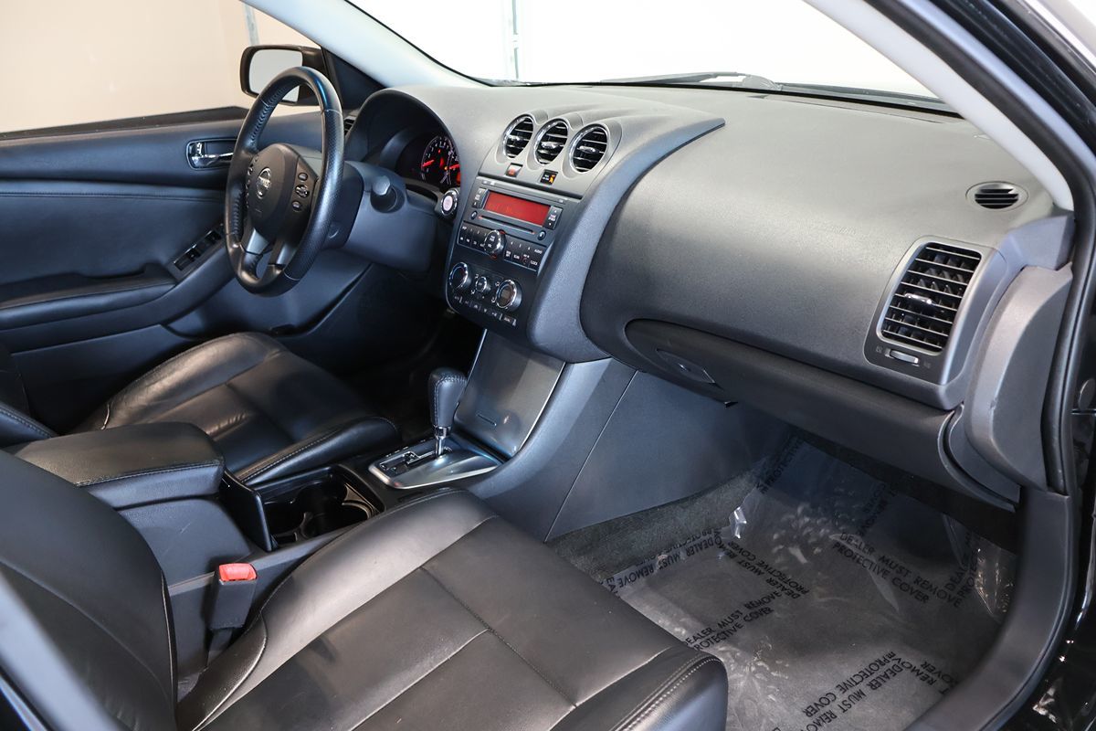 Photo 20 of this Nissan Altima