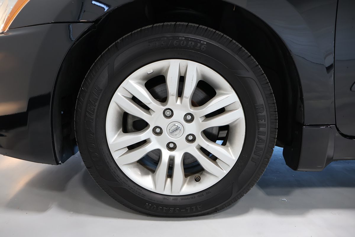 Photo 21 of this Nissan Altima