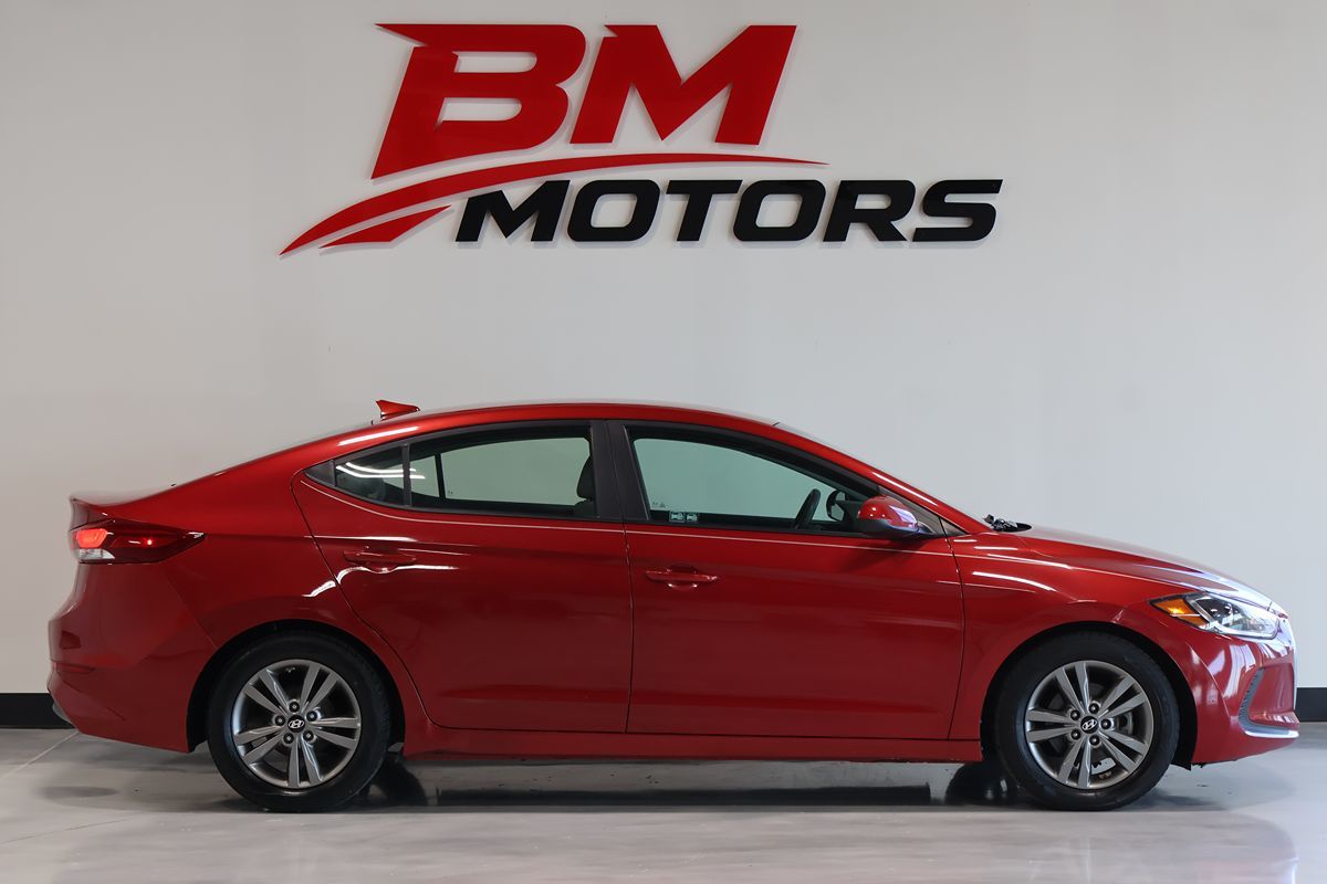Photo 4 of this Hyundai Elantra