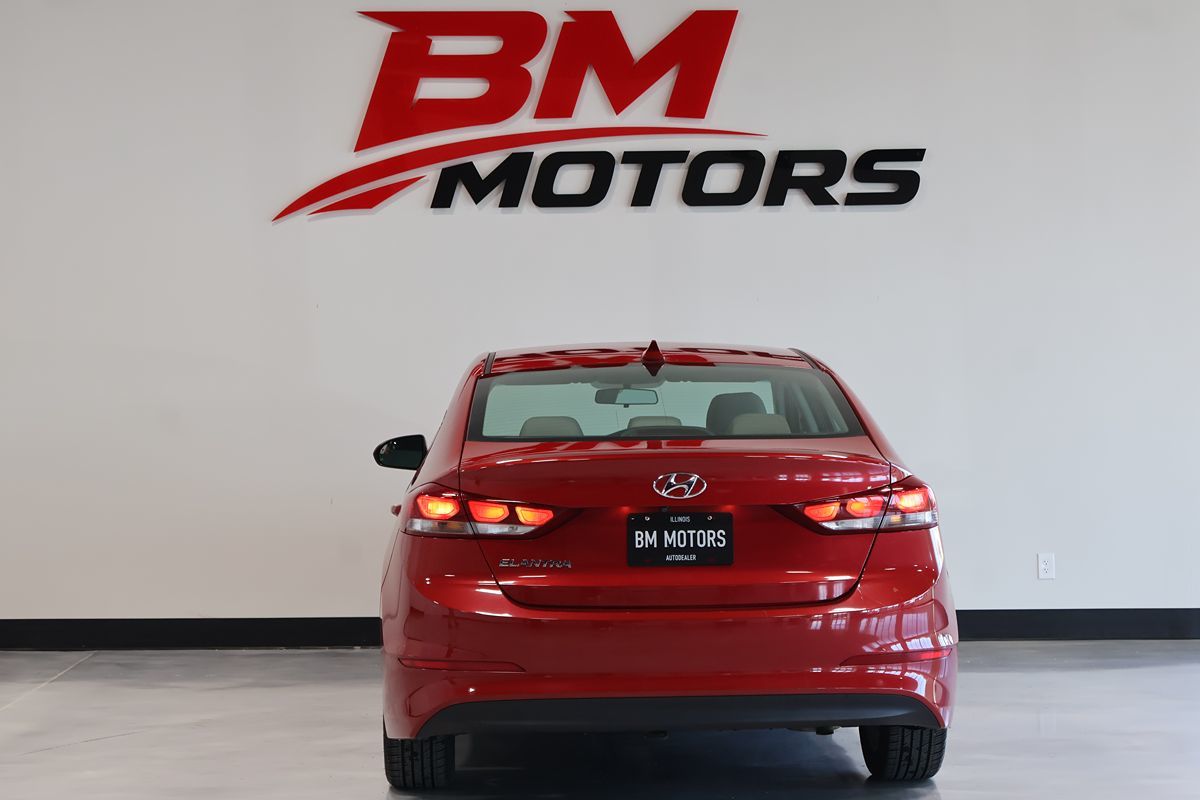Photo 5 of this Hyundai Elantra