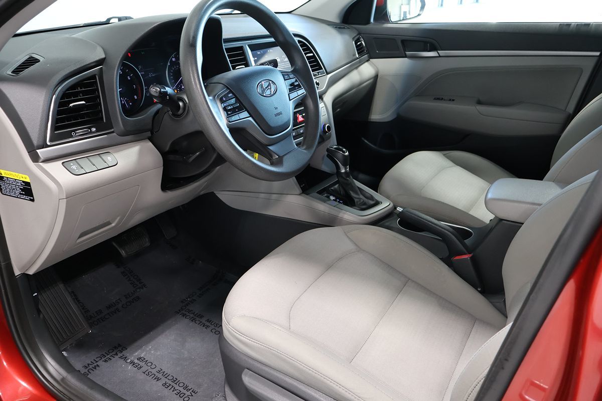 Photo 7 of this Hyundai Elantra