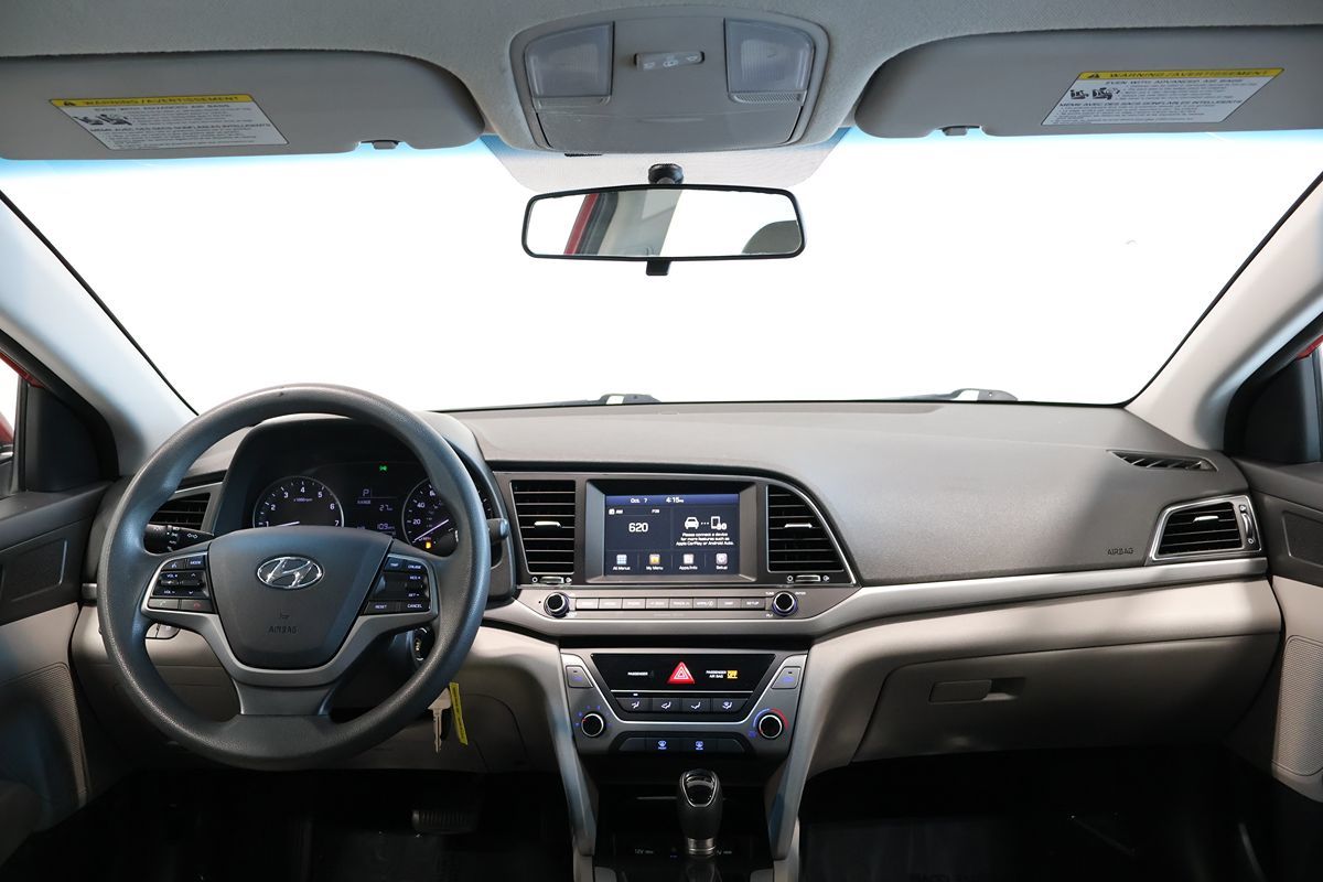 Photo 14 of this Hyundai Elantra