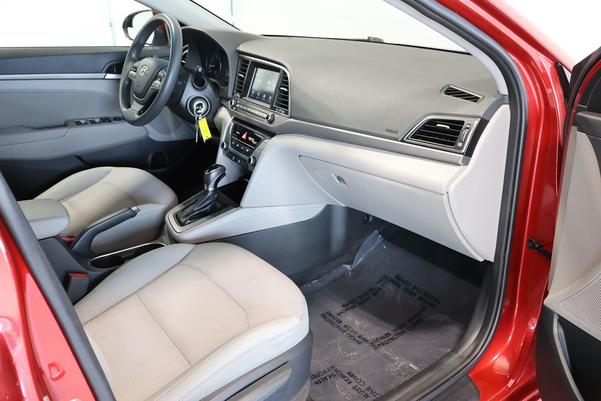 Photo 20 of this Hyundai Elantra