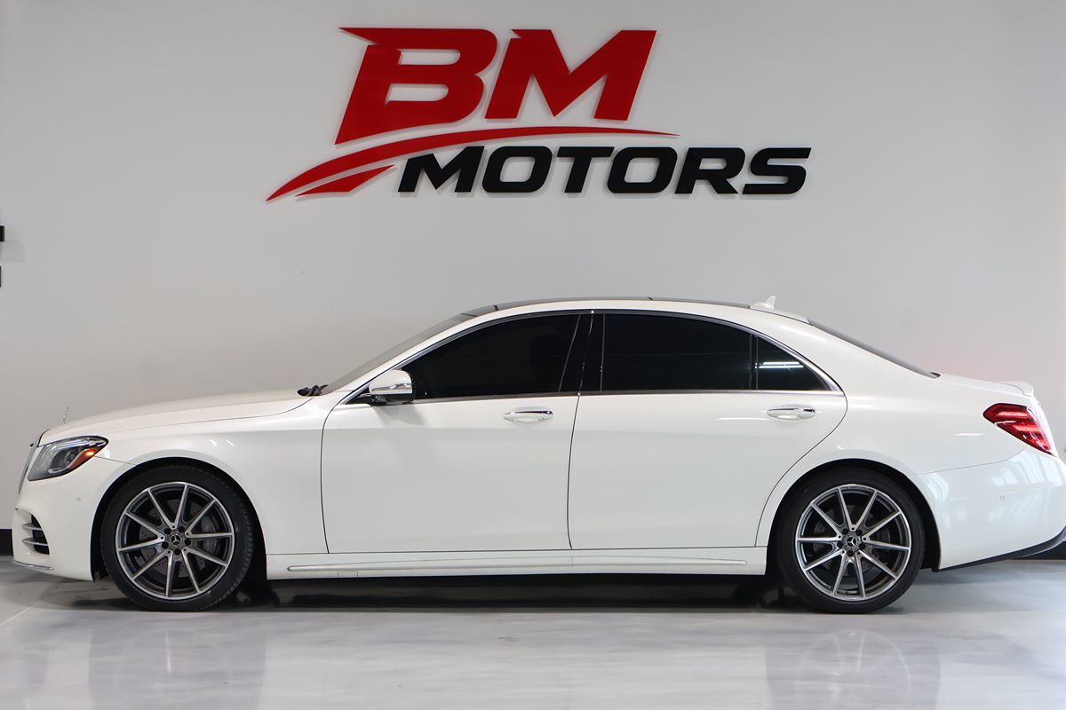 Photo 3 of this Mercedes-Benz S 560