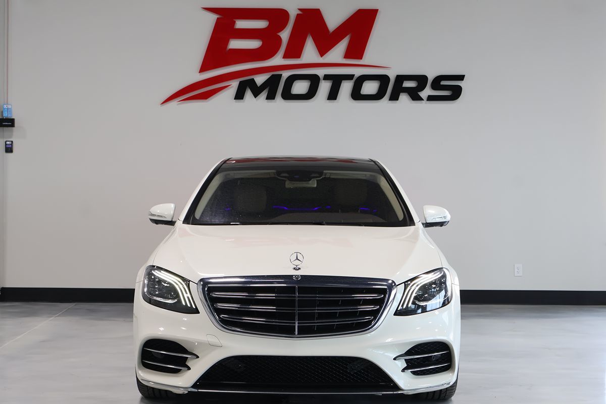 Photo 2 of this Mercedes-Benz S 560