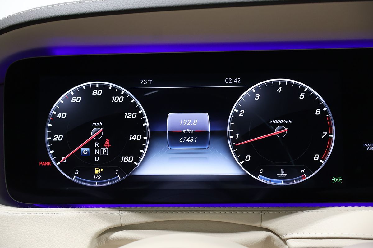 Photo 10 of this Mercedes-Benz S 560