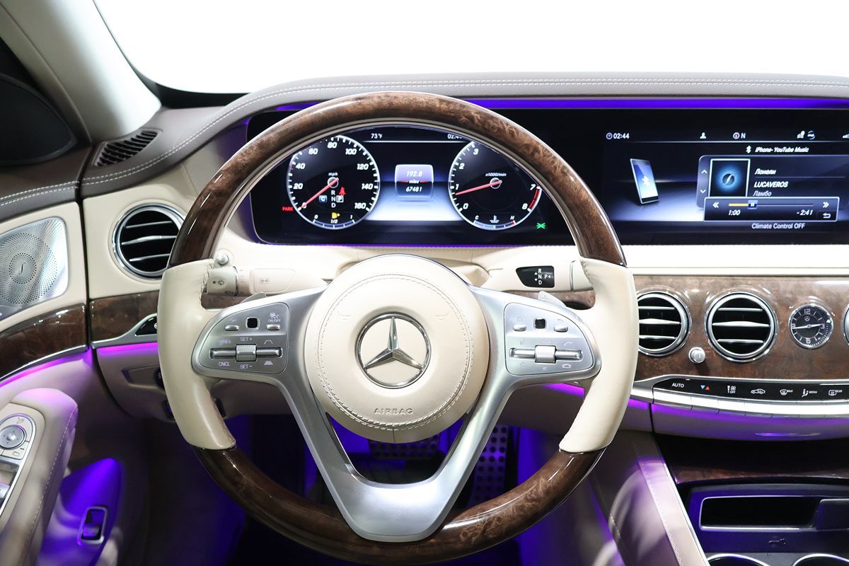 Photo 9 of this Mercedes-Benz S 560