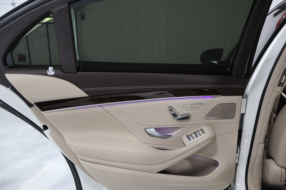 Photo 12 of this Mercedes-Benz S 560