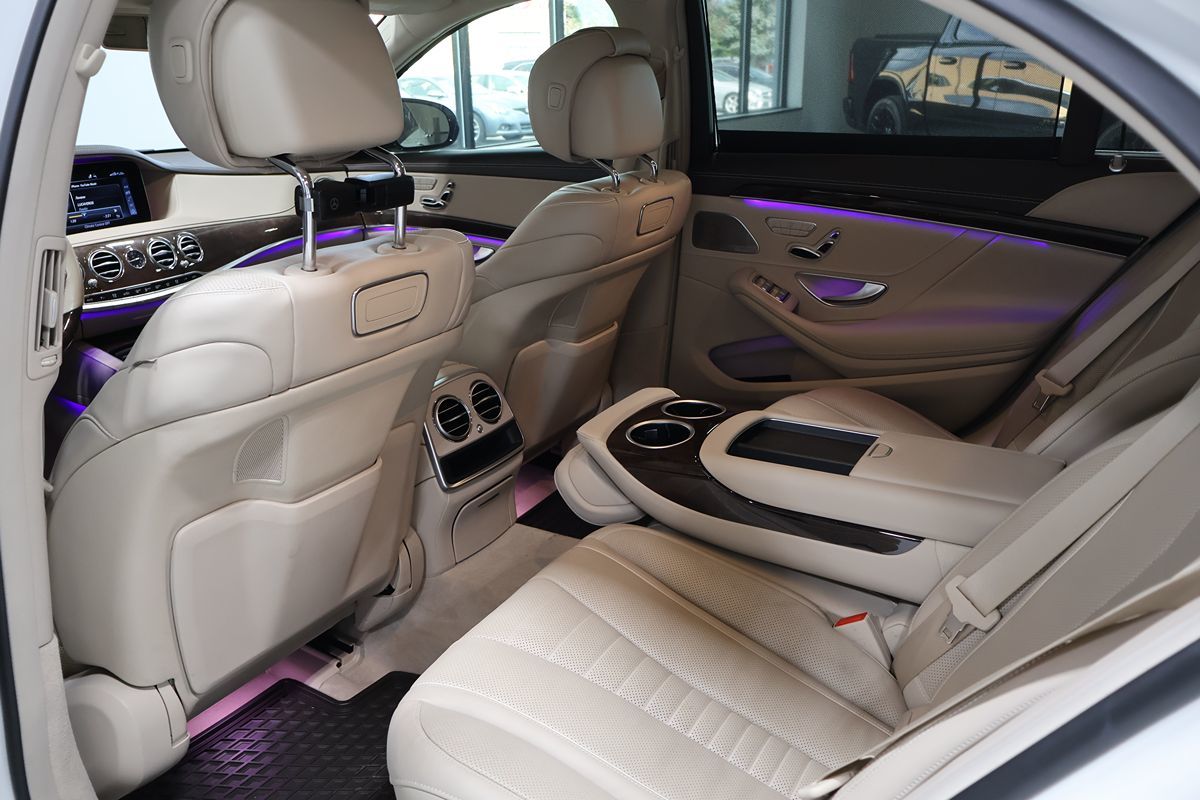 Photo 13 of this Mercedes-Benz S 560