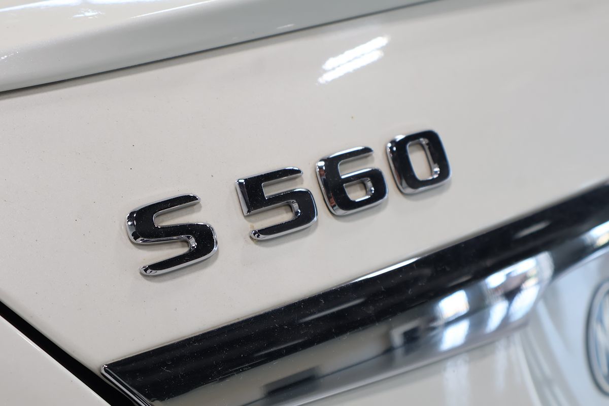 Photo 23 of this Mercedes-Benz S 560