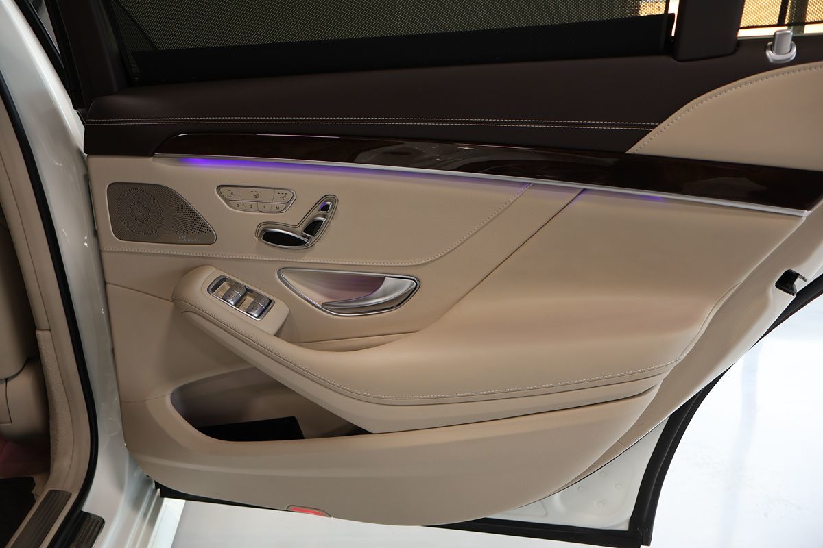 Photo 18 of this Mercedes-Benz S 560