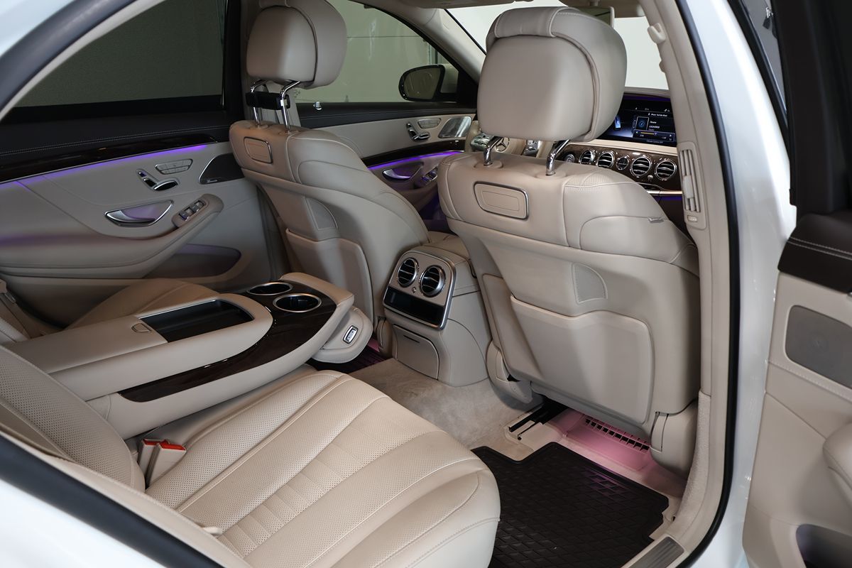 Photo 16 of this Mercedes-Benz S 560