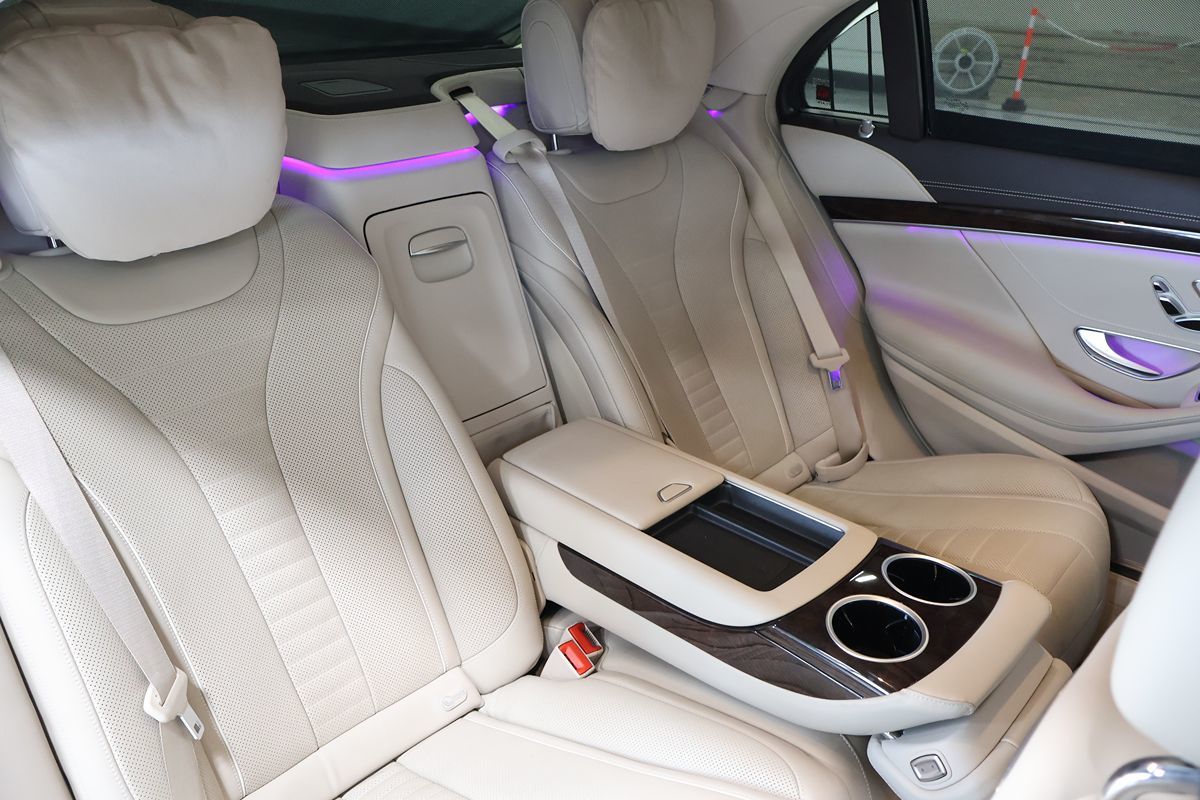 Photo 17 of this Mercedes-Benz S 560