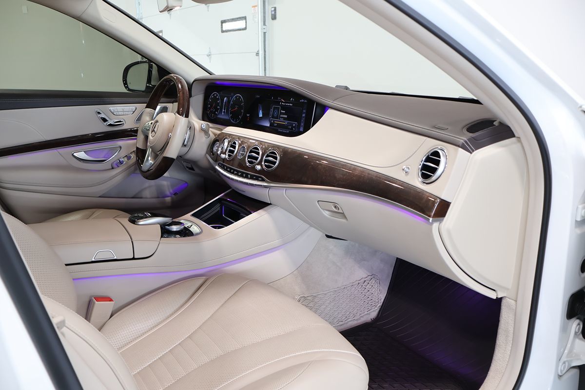 Photo 20 of this Mercedes-Benz S 560