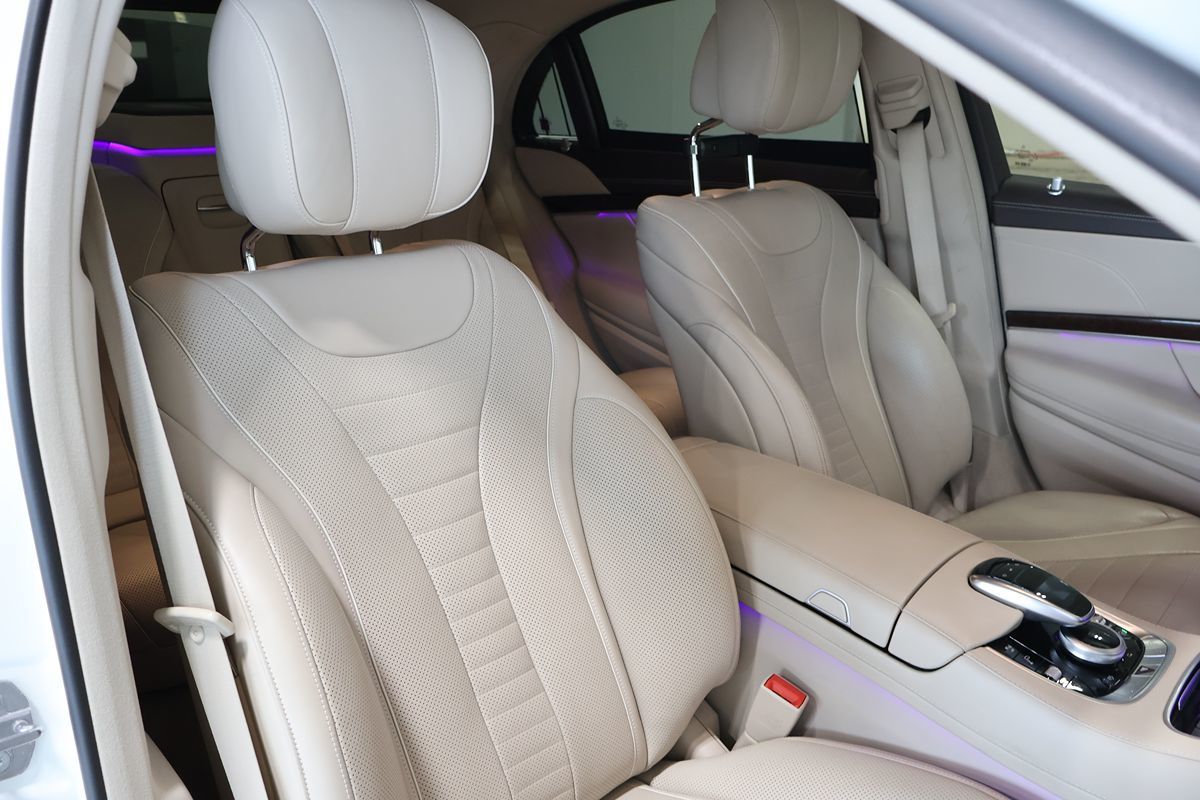 Photo 21 of this Mercedes-Benz S 560