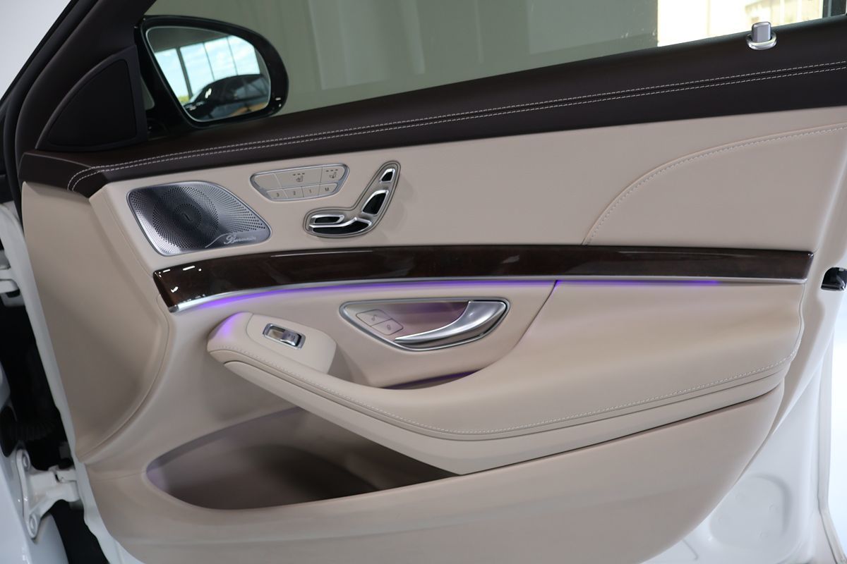 Photo 19 of this Mercedes-Benz S 560