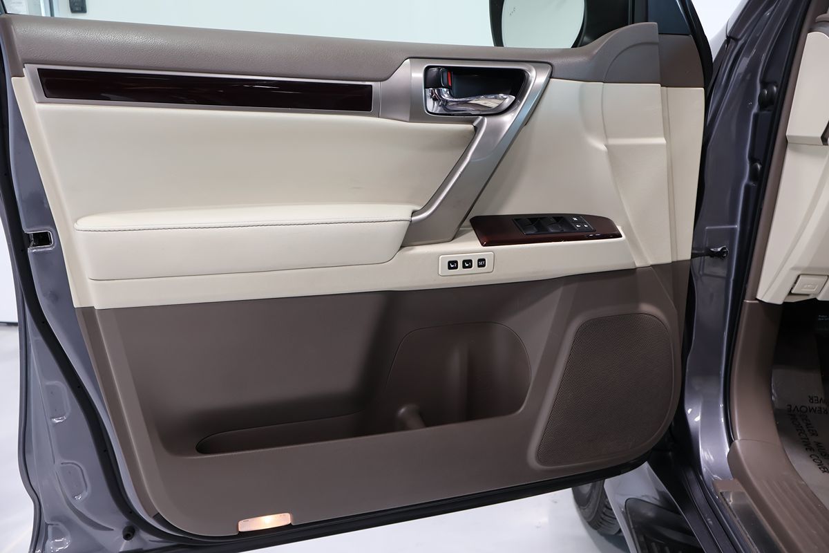 Photo 6 of this Lexus GX 460