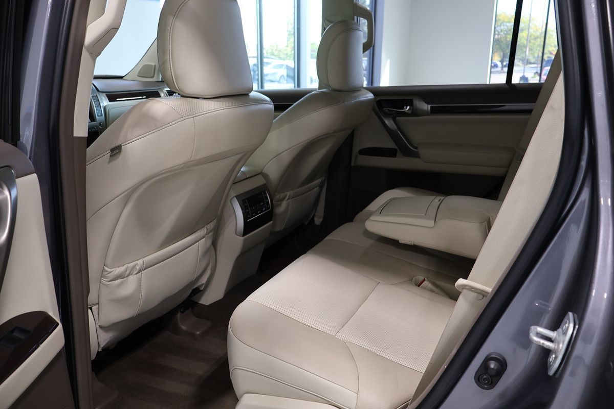 Photo 12 of this Lexus GX 460