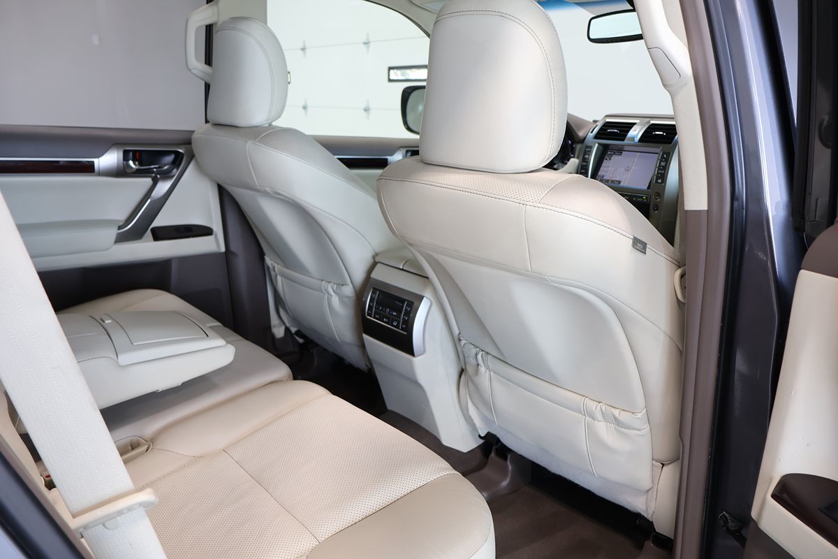 Photo 15 of this Lexus GX 460