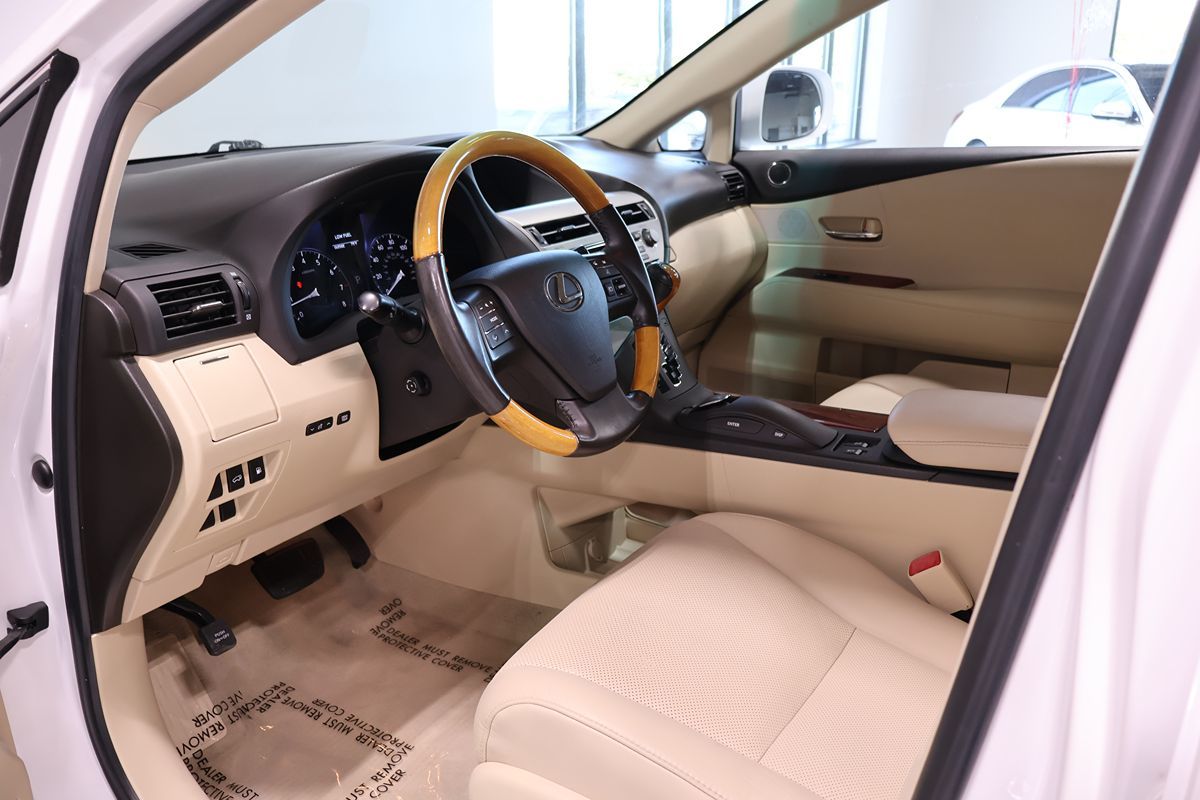 Photo 7 of this Lexus RX 350