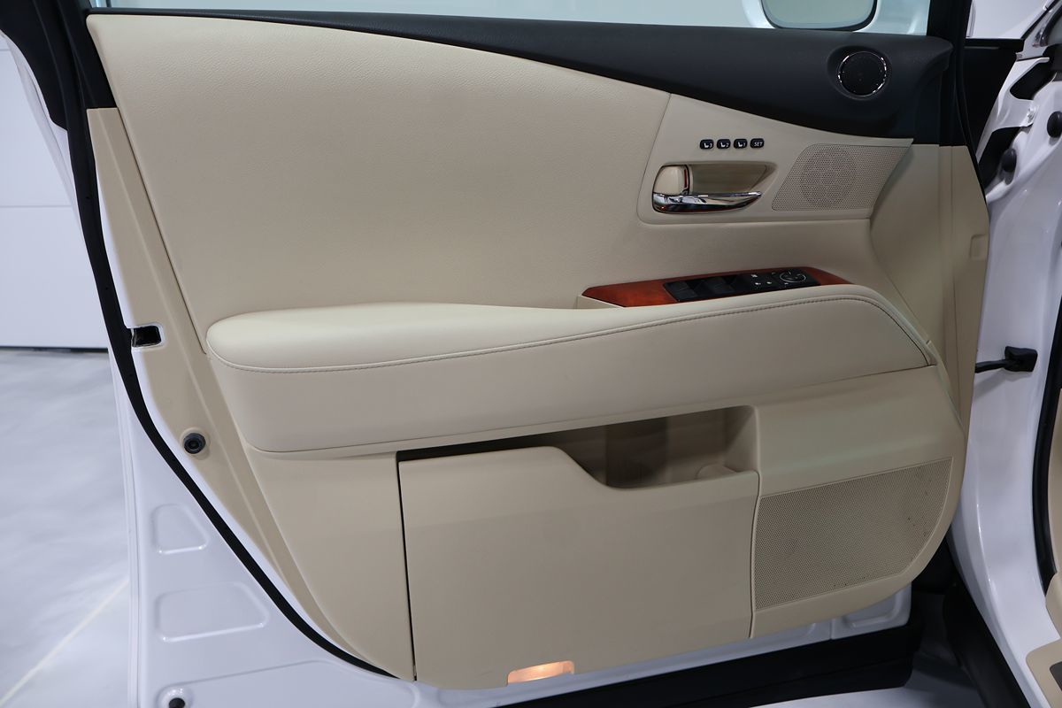 Photo 6 of this Lexus RX 350