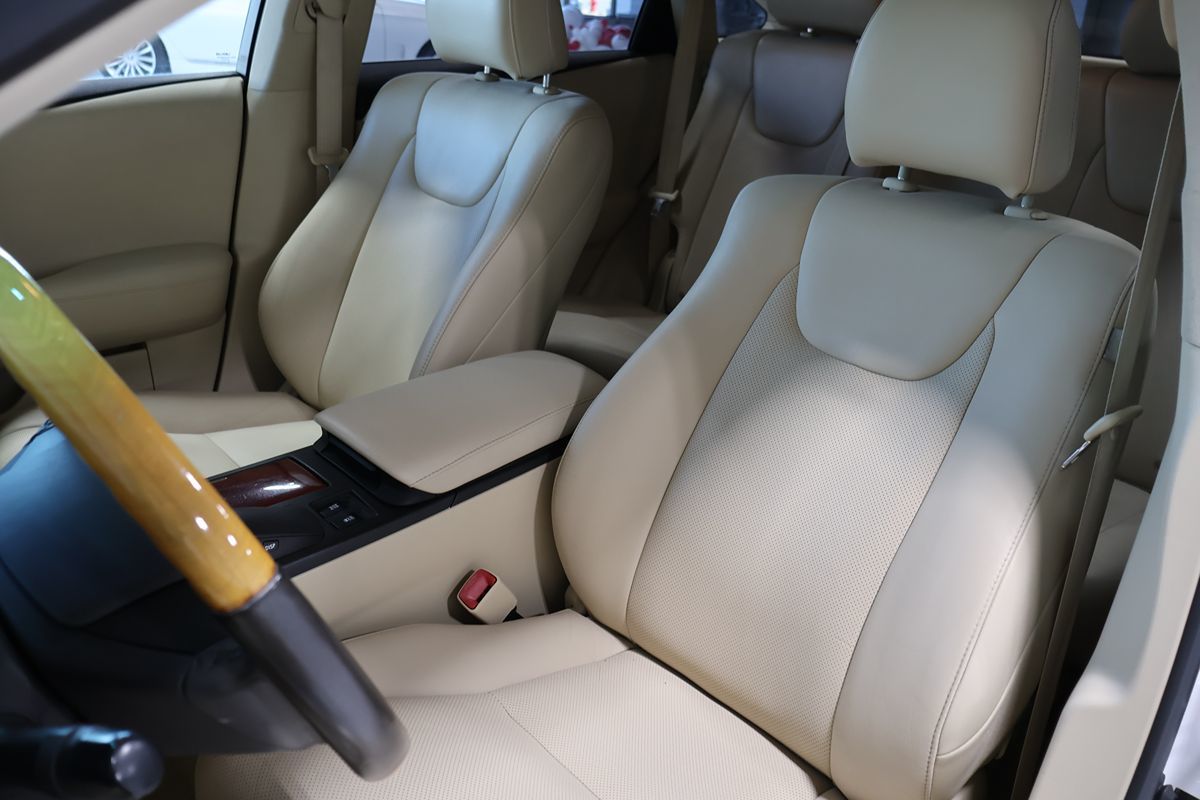 Photo 8 of this Lexus RX 350