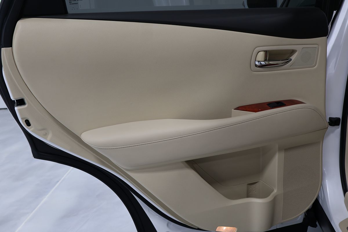 Photo 11 of this Lexus RX 350