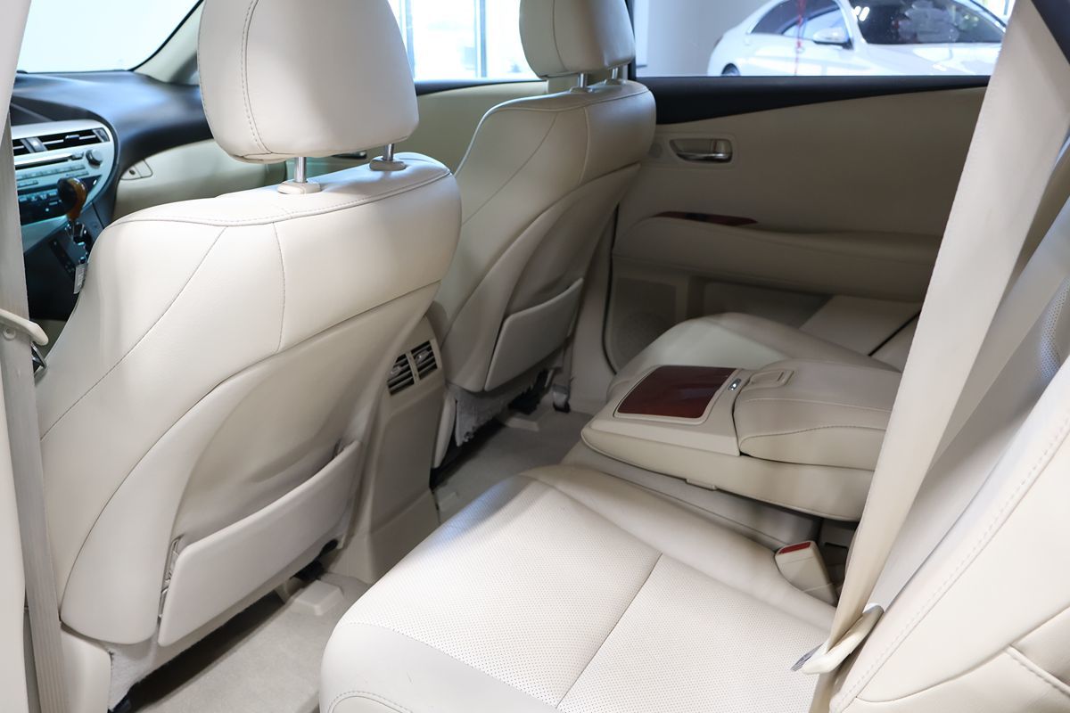 Photo 12 of this Lexus RX 350