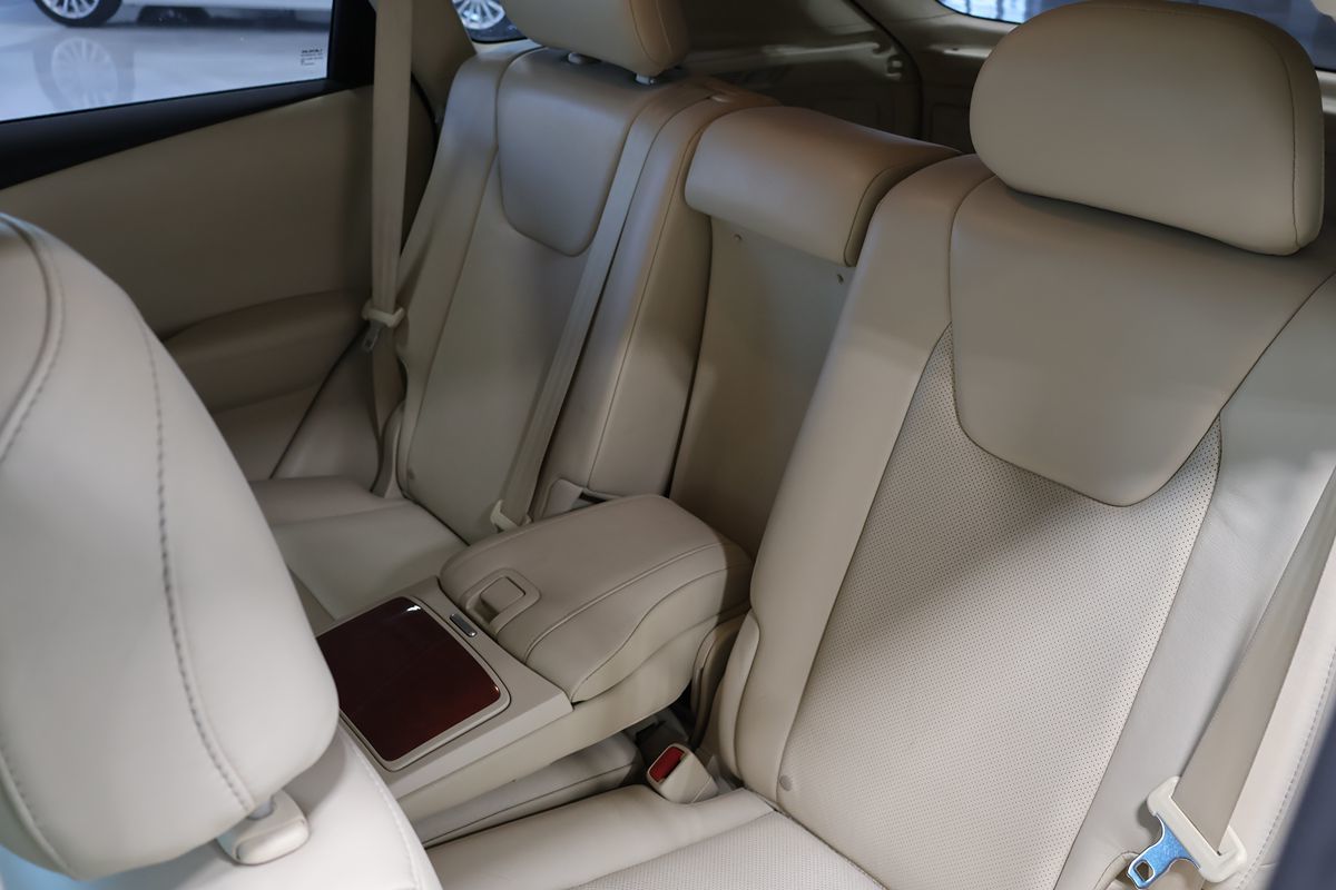 Photo 13 of this Lexus RX 350