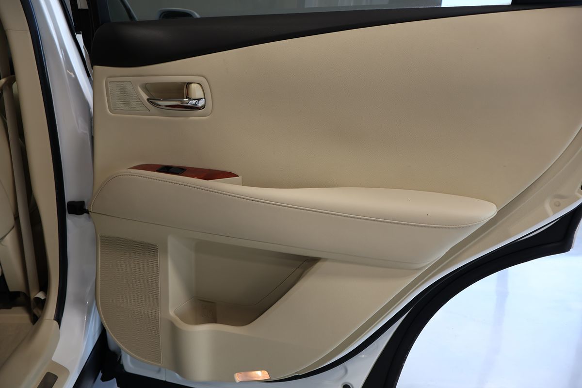 Photo 17 of this Lexus RX 350