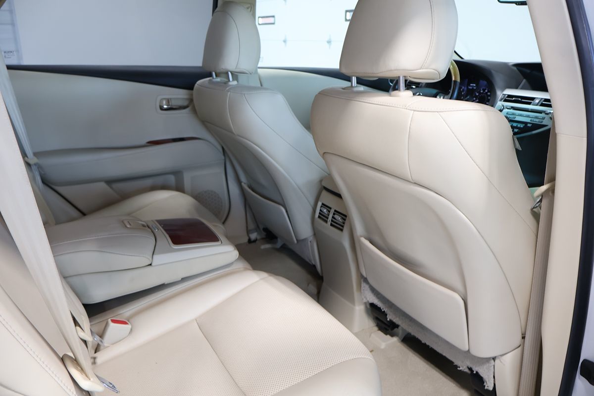 Photo 15 of this Lexus RX 350