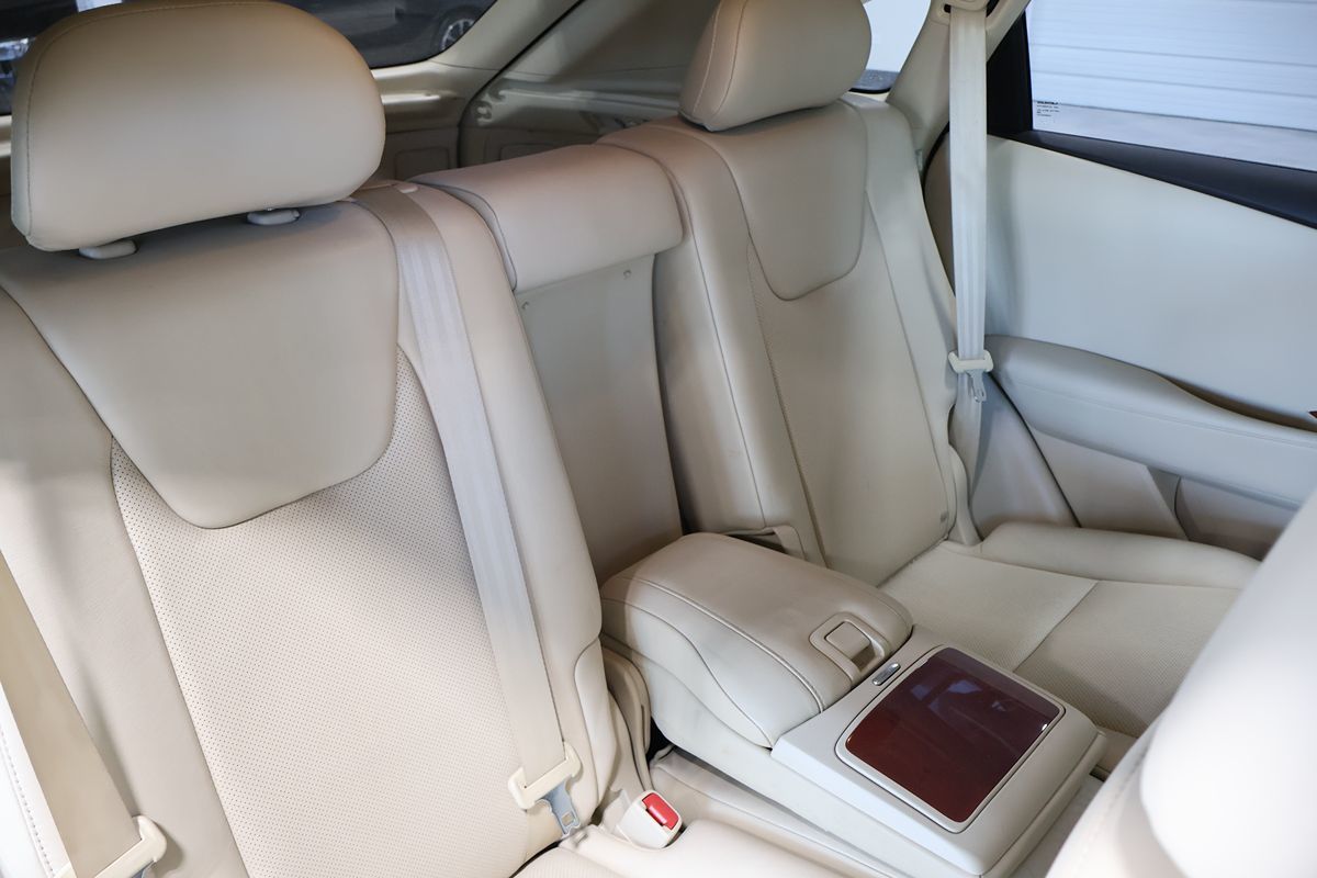Photo 16 of this Lexus RX 350