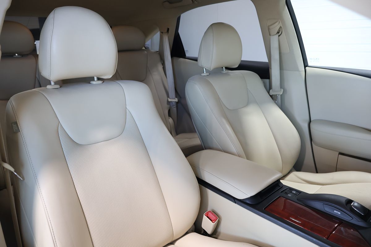 Photo 20 of this Lexus RX 350