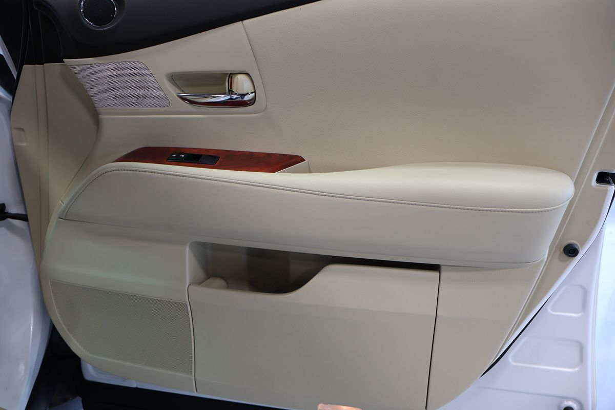 Photo 18 of this Lexus RX 350