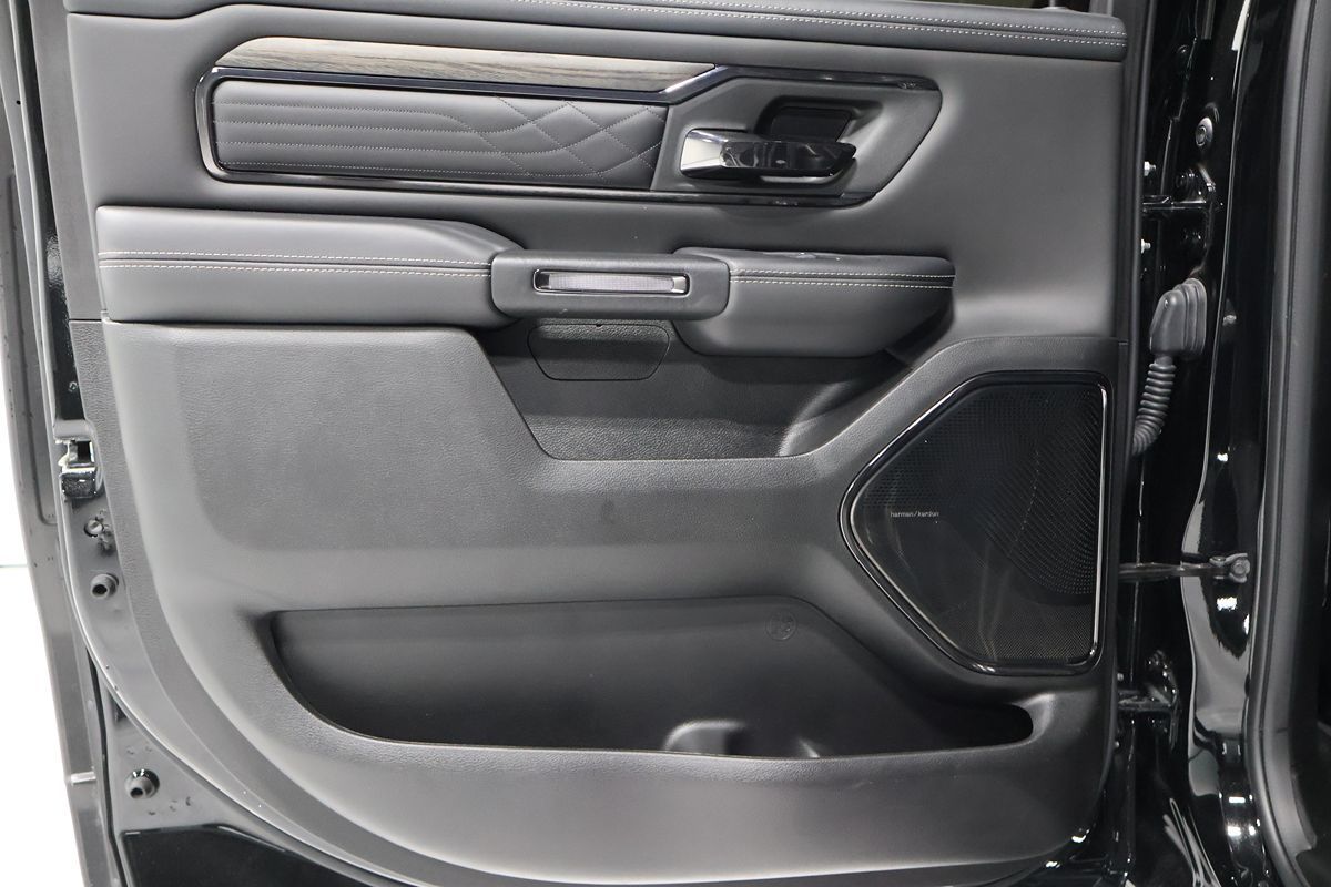 Photo 11 of this Ram 1500