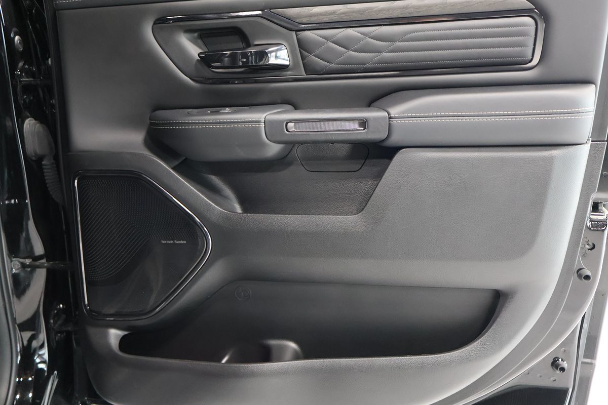 Photo 17 of this Ram 1500