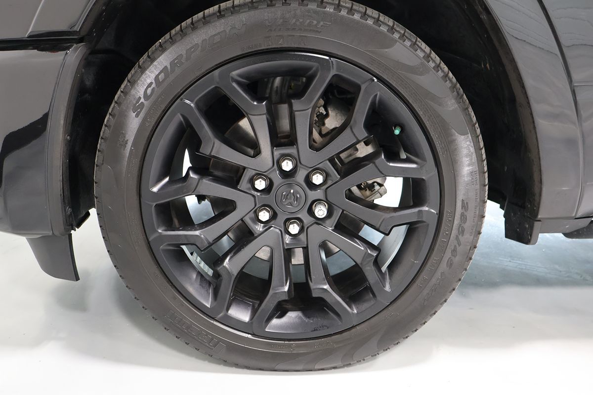 Photo 21 of this Ram 1500
