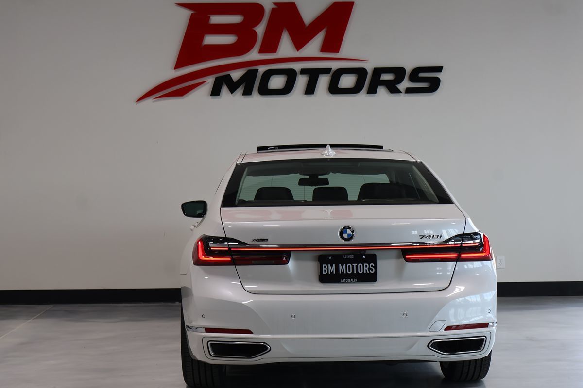 Photo 5 of this BMW 7 Series